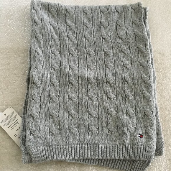 Tommy Hilfiger Light Gray Cable Knit Scarf - Picture 1 of 4